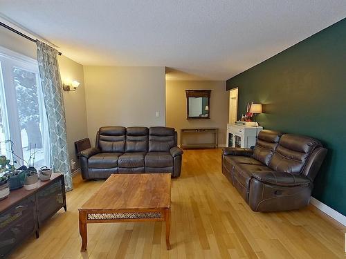 10512 104 Street, Westlock, AB - Indoor Photo Showing Living Room