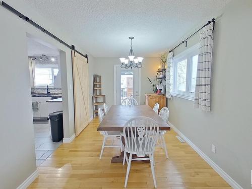 10512 104 Street, Westlock, AB - Indoor Photo Showing Dining Room