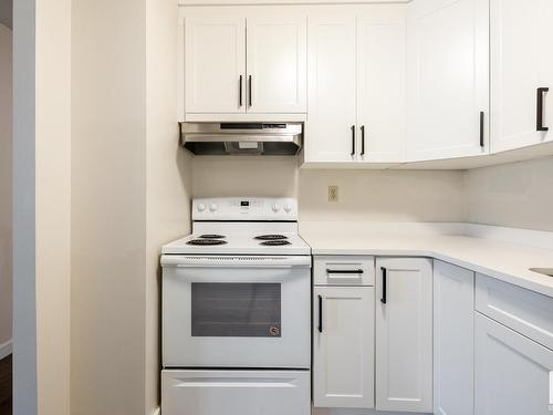 603 10145 109 Street, Edmonton, AB - Indoor Photo Showing Kitchen