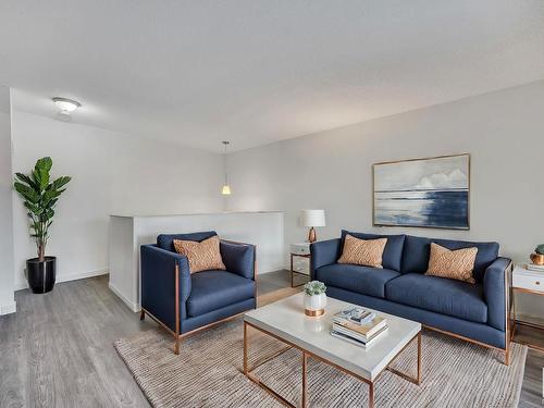 8918D 144 Avenue, Edmonton, AB - Indoor Photo Showing Living Room