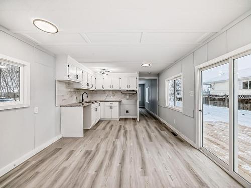 4712 51 Avenue, Wabamun, AB - Indoor Photo Showing Kitchen