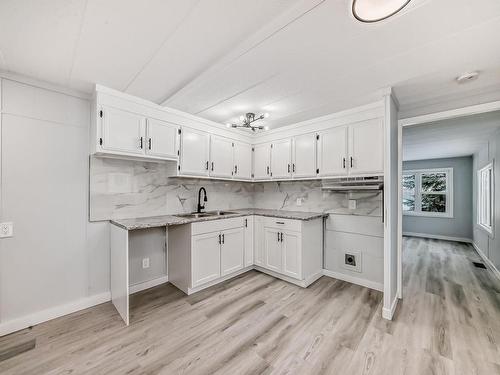 4712 51 Avenue, Wabamun, AB - Indoor Photo Showing Kitchen