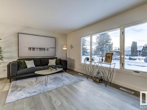 8233 154 Street, Edmonton, AB - Indoor Photo Showing Living Room