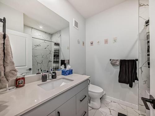 1215 Eaton Lane, Edmonton, AB - Indoor Photo Showing Bathroom