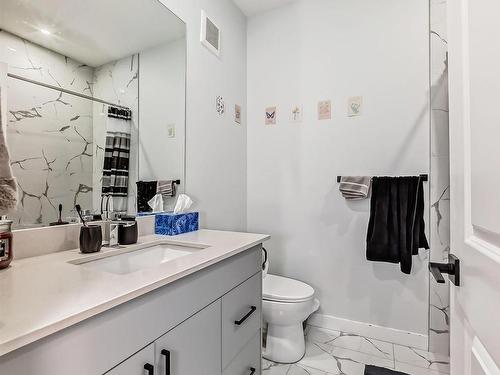 1215 Eaton Lane, Edmonton, AB - Indoor Photo Showing Bathroom