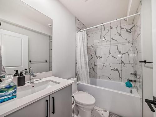 1215 Eaton Lane, Edmonton, AB - Indoor Photo Showing Bathroom