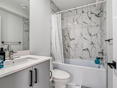 1215 Eaton Lane, Edmonton, AB - Indoor Photo Showing Bathroom