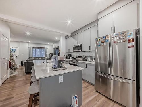 1215 Eaton Lane, Edmonton, AB - Indoor Photo Showing Kitchen With Upgraded Kitchen