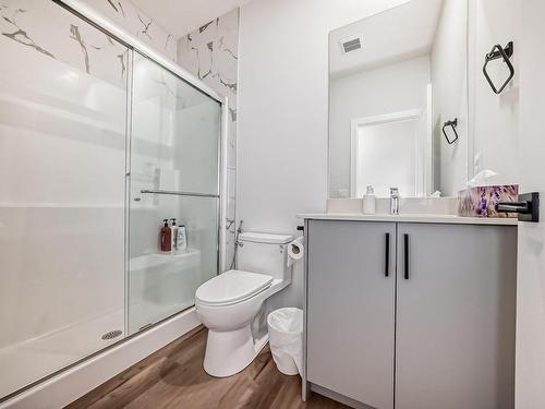 1215 Eaton Lane, Edmonton, AB - Indoor Photo Showing Bathroom