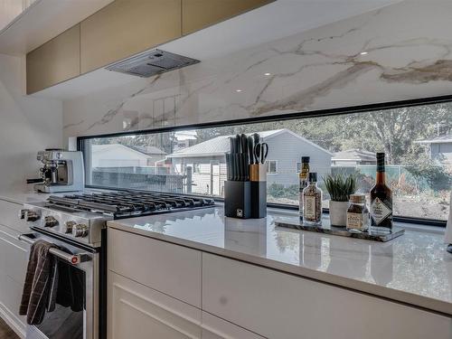 14713 88 Avenue, Edmonton, AB - Indoor Photo Showing Kitchen