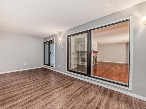 18 10160 119 Street Nw, Edmonton, AB - Indoor Photo Showing Other Room