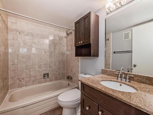 18 10160 119 Street Nw, Edmonton, AB - Indoor Photo Showing Bathroom