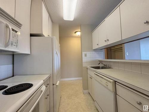 604 11007 83 Avenue, Edmonton, AB - Indoor Photo Showing Kitchen