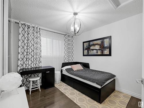 3316 Mcphadden Close, Edmonton, AB - Indoor Photo Showing Bedroom