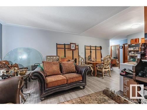 3 10230 122 Street, Edmonton, AB - Indoor Photo Showing Living Room