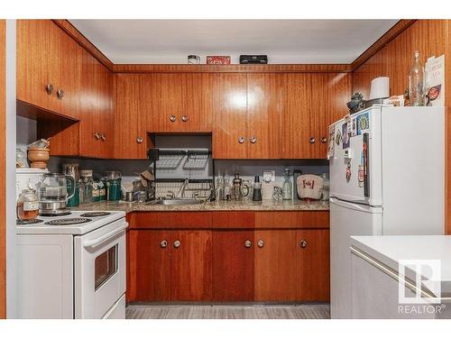 3 10230 122 Street, Edmonton, AB - Indoor Photo Showing Kitchen