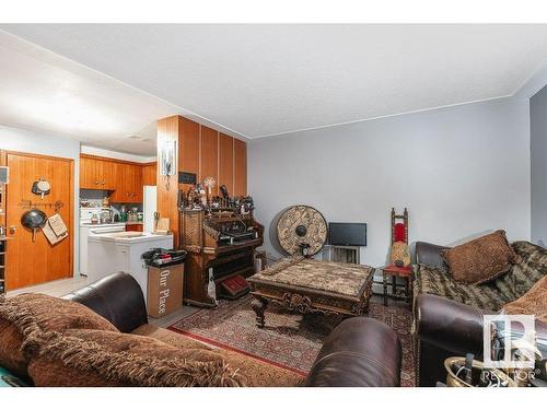 3 10230 122 Street, Edmonton, AB - Indoor Photo Showing Living Room