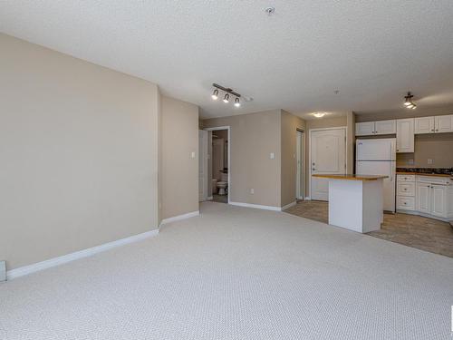 216 151 Edwards Drive Sw, Edmonton, AB - Indoor Photo Showing Kitchen