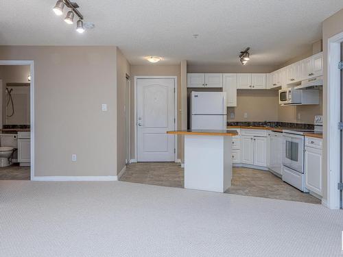 216 151 Edwards Drive Sw, Edmonton, AB - Indoor Photo Showing Kitchen