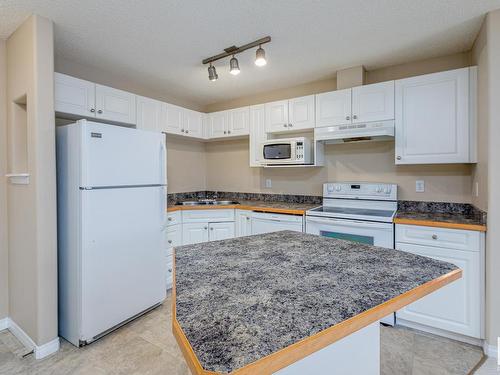 216 151 Edwards Drive Sw, Edmonton, AB - Indoor Photo Showing Kitchen