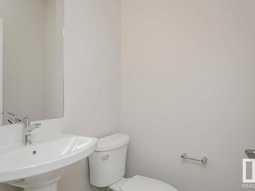 657 Kinglet Boulevard, Edmonton, AB - Indoor Photo Showing Bathroom