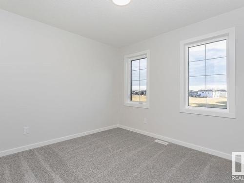 657 Kinglet Boulevard, Edmonton, AB - Indoor Photo Showing Other Room