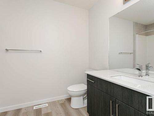 657 Kinglet Boulevard, Edmonton, AB - Indoor Photo Showing Bathroom