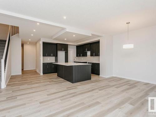 657 Kinglet Boulevard, Edmonton, AB - Indoor Photo Showing Kitchen