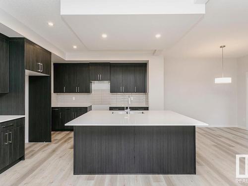 657 Kinglet Boulevard, Edmonton, AB - Indoor Photo Showing Kitchen With Upgraded Kitchen