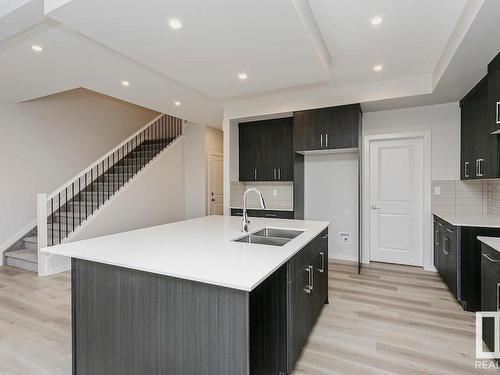 657 Kinglet Boulevard, Edmonton, AB - Indoor Photo Showing Kitchen With Double Sink