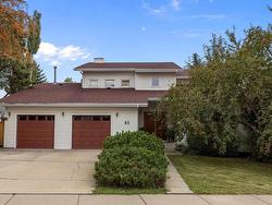 92 HOWSON CR NW  Edmonton, AB T5A 4T8