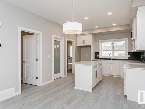 32 Chambery Crescent, St. Albert, AB - Indoor Photo Showing Kitchen