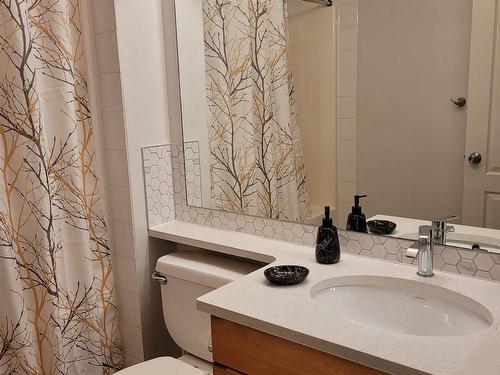 2407 320 Clareview Station Drive, Edmonton, AB - Indoor Photo Showing Bathroom