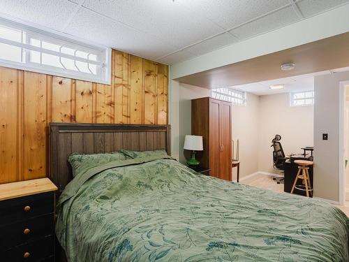 14632 95 Avenue, Edmonton, AB - Indoor Photo Showing Bedroom