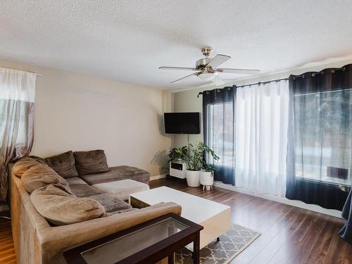 14632 95 Avenue, Edmonton, AB - Indoor Photo Showing Living Room