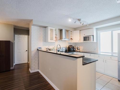 14632 95 Avenue, Edmonton, AB - Indoor Photo Showing Kitchen