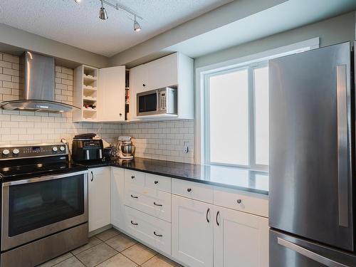 14632 95 Avenue, Edmonton, AB - Indoor Photo Showing Kitchen