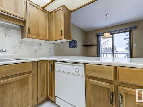 10860 11 Avenue, Edmonton, AB - Indoor Photo Showing Kitchen