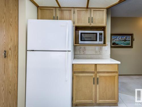 10860 11 Avenue, Edmonton, AB - Indoor Photo Showing Kitchen