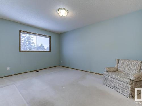 10860 11 Avenue, Edmonton, AB - Indoor Photo Showing Other Room