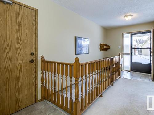 10860 11 Avenue, Edmonton, AB - Indoor Photo Showing Other Room