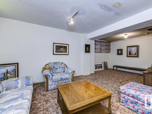 10860 11 Avenue, Edmonton, AB - Indoor Photo Showing Living Room