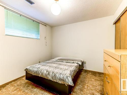 10860 11 Avenue, Edmonton, AB - Indoor Photo Showing Bedroom