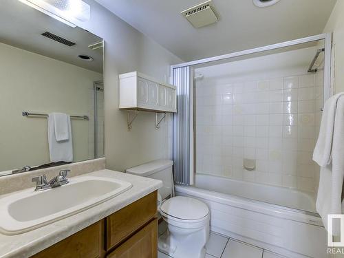 10860 11 Avenue, Edmonton, AB - Indoor Photo Showing Bathroom