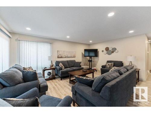 10860 11 Avenue, Edmonton, AB - Indoor Photo Showing Living Room