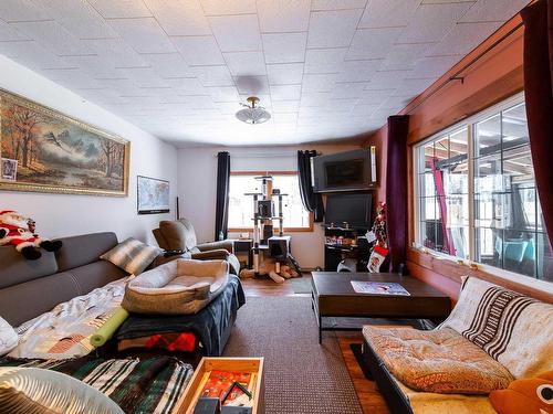 11 8510 Hwy 16 W, Rural Yellowhead, AB - Indoor Photo Showing Living Room