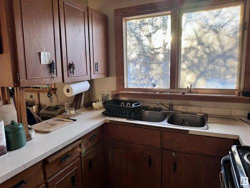 4822 53 Avenue, Willingdon, AB - Indoor Photo Showing Kitchen With Double Sink