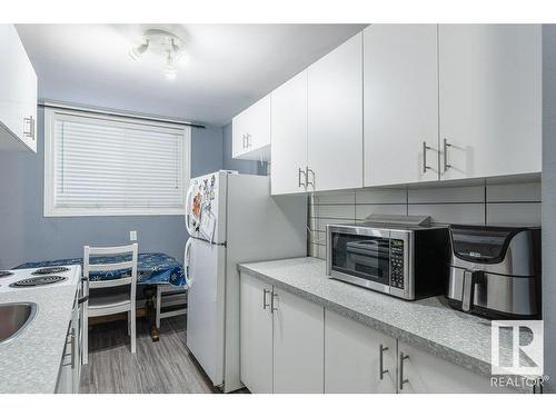 6 10230 122 Street, Edmonton, AB - Indoor Photo Showing Kitchen