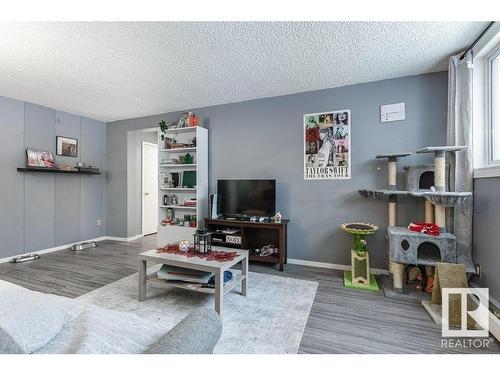 6 10230 122 Street, Edmonton, AB - Indoor Photo Showing Living Room