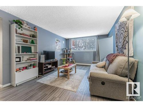 6 10230 122 Street, Edmonton, AB - Indoor